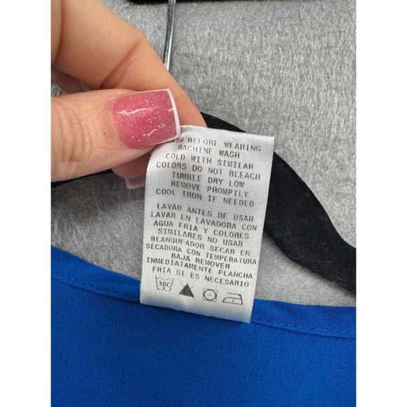 Disney Frozen Scrub Top Womens‎ Size XS Elsa Short Sleeve Kangaroo Pocket Knit - Picture 8 of 10